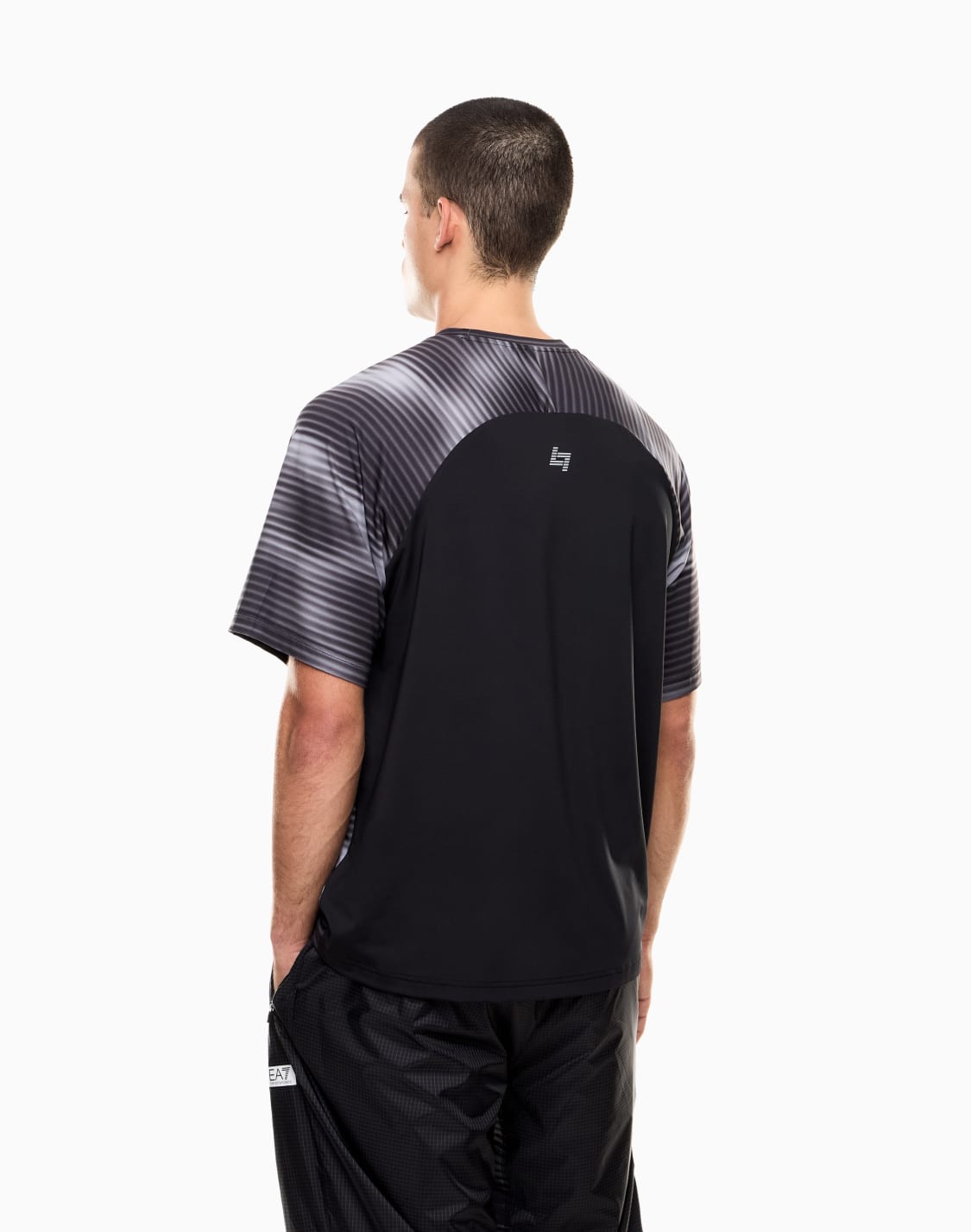 t-shirt-con-stampa-dynamic-athlete-in-tessuto-tecnico-ventus7-nero--ea7