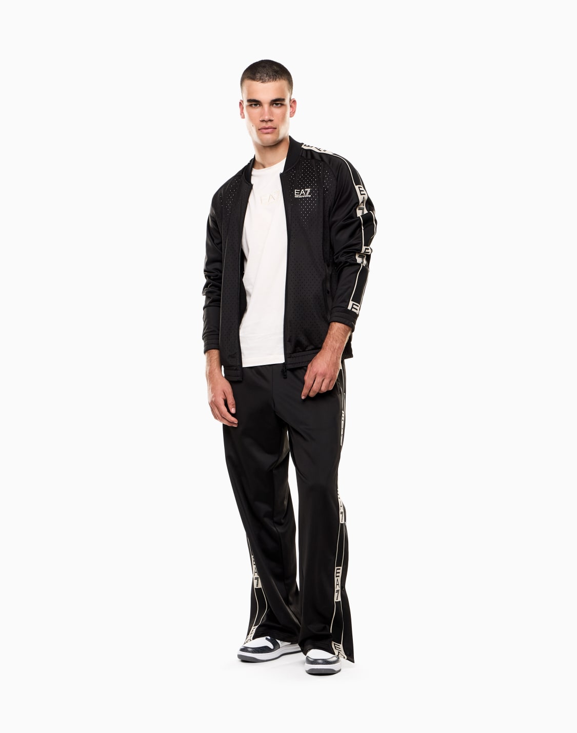 ジップアップ-スウェットシャツ-ブラック--ea7