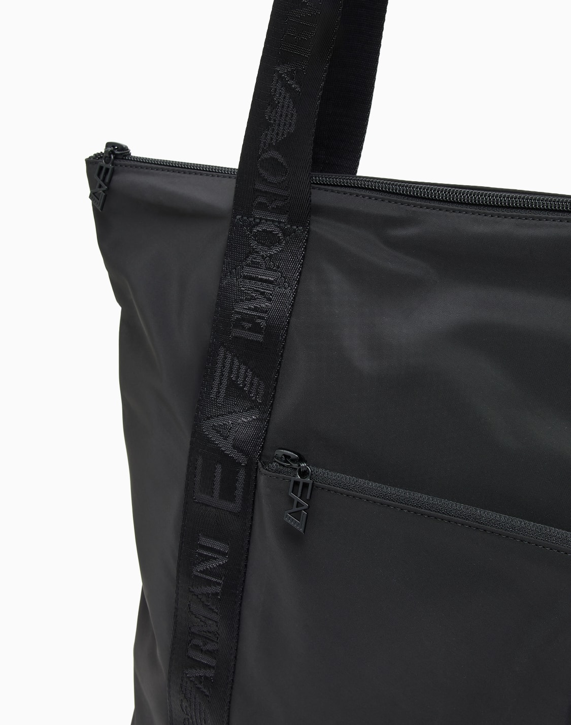 shopper-mit-logotape-aus-funktionsgewebe-schwarz--ea7