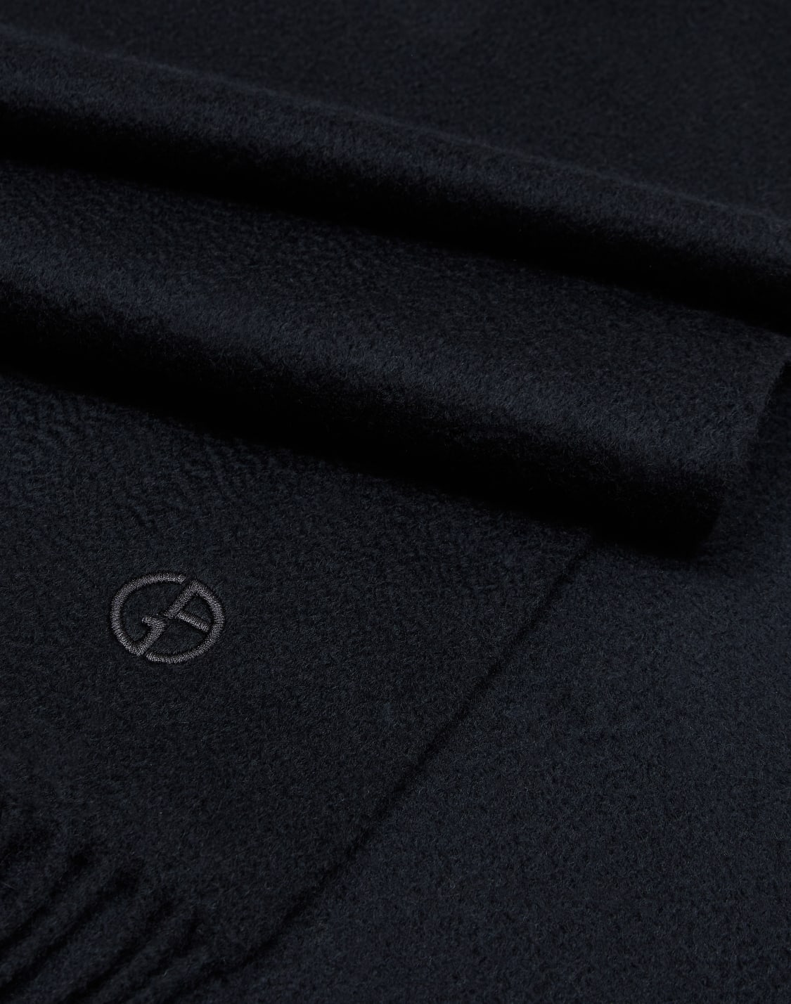 sciarpa-in-cashmere-nero--giorgio-armani