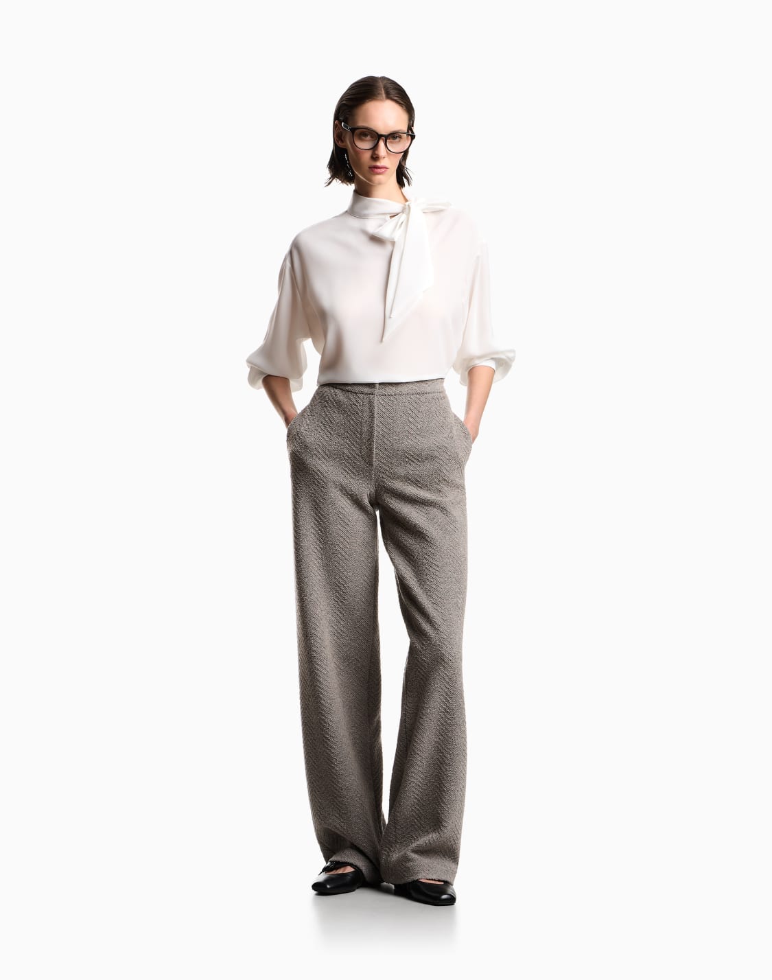 blusa-con-cuello-fular-de-crep-fluido-blanco--emporio-armani