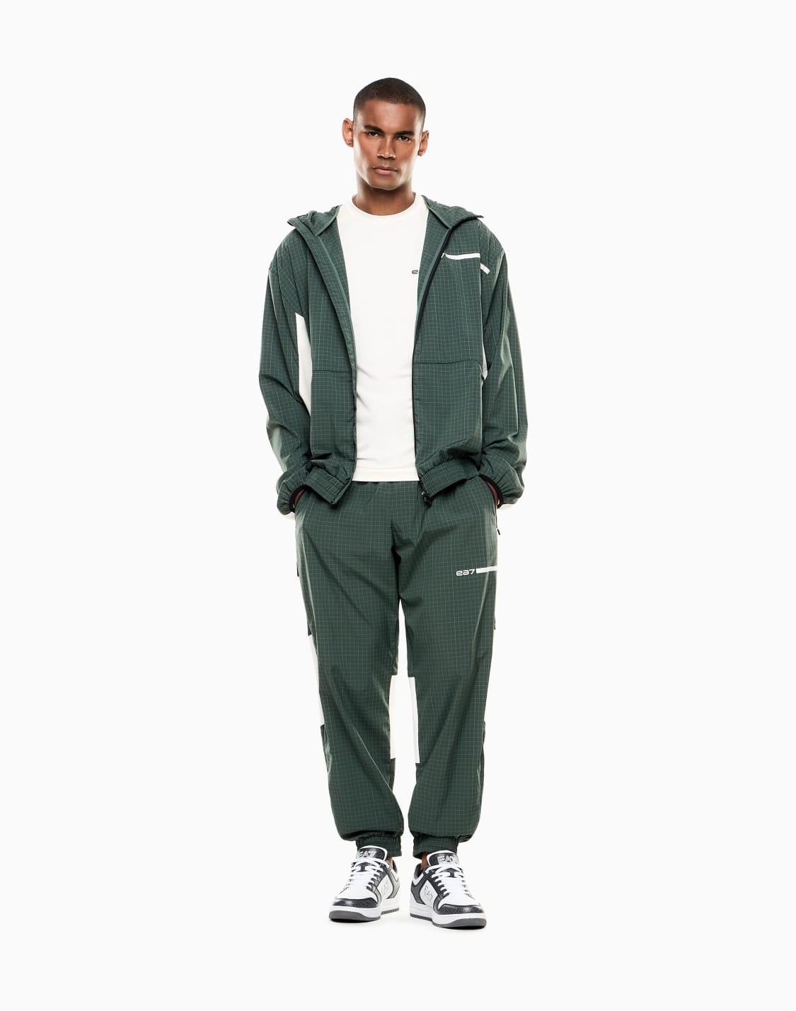 felpa-con-cappuccio-logo-series-in-nylon-verde--ea7