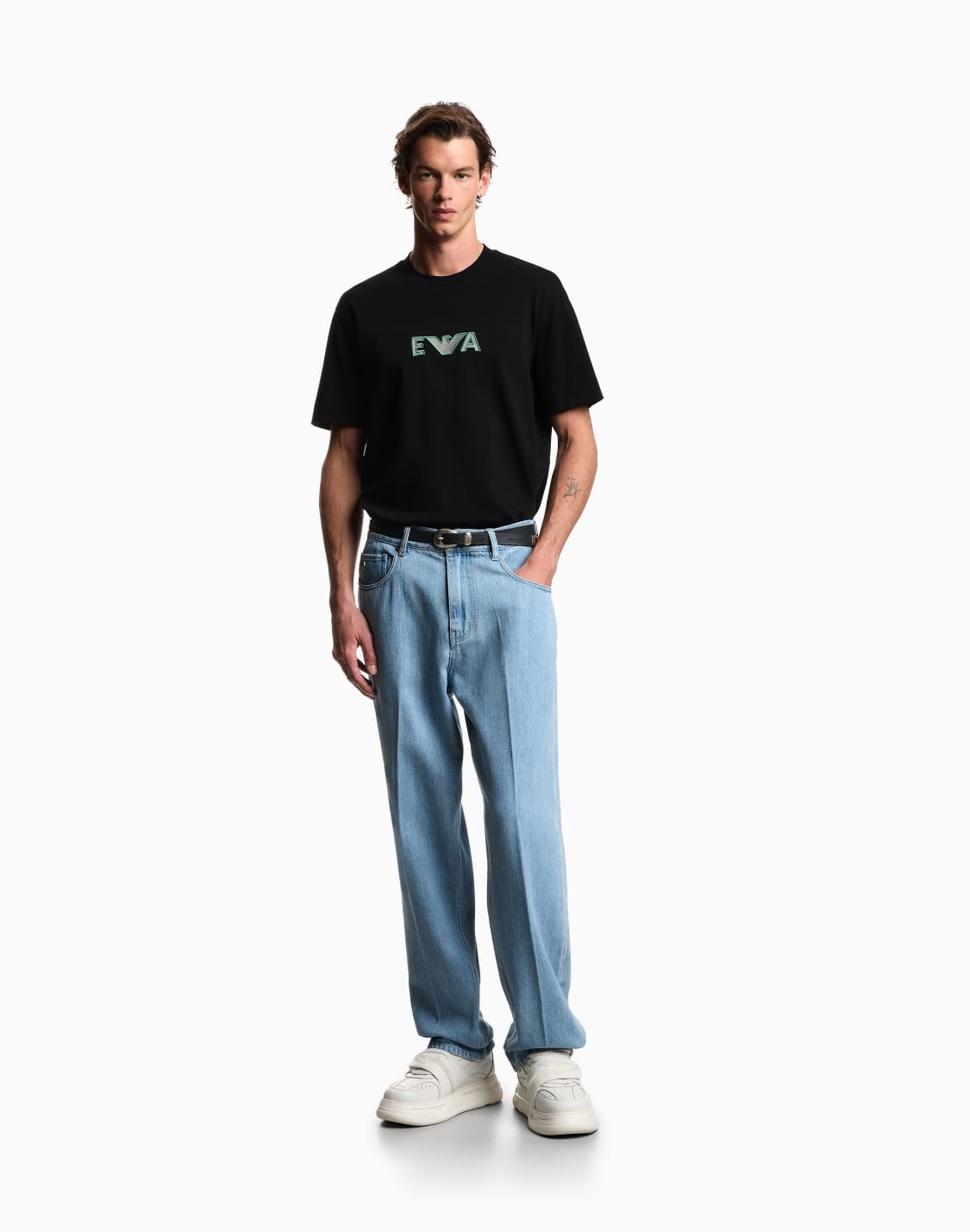 레귤러핏-티셔츠-블랙--emporio-armani