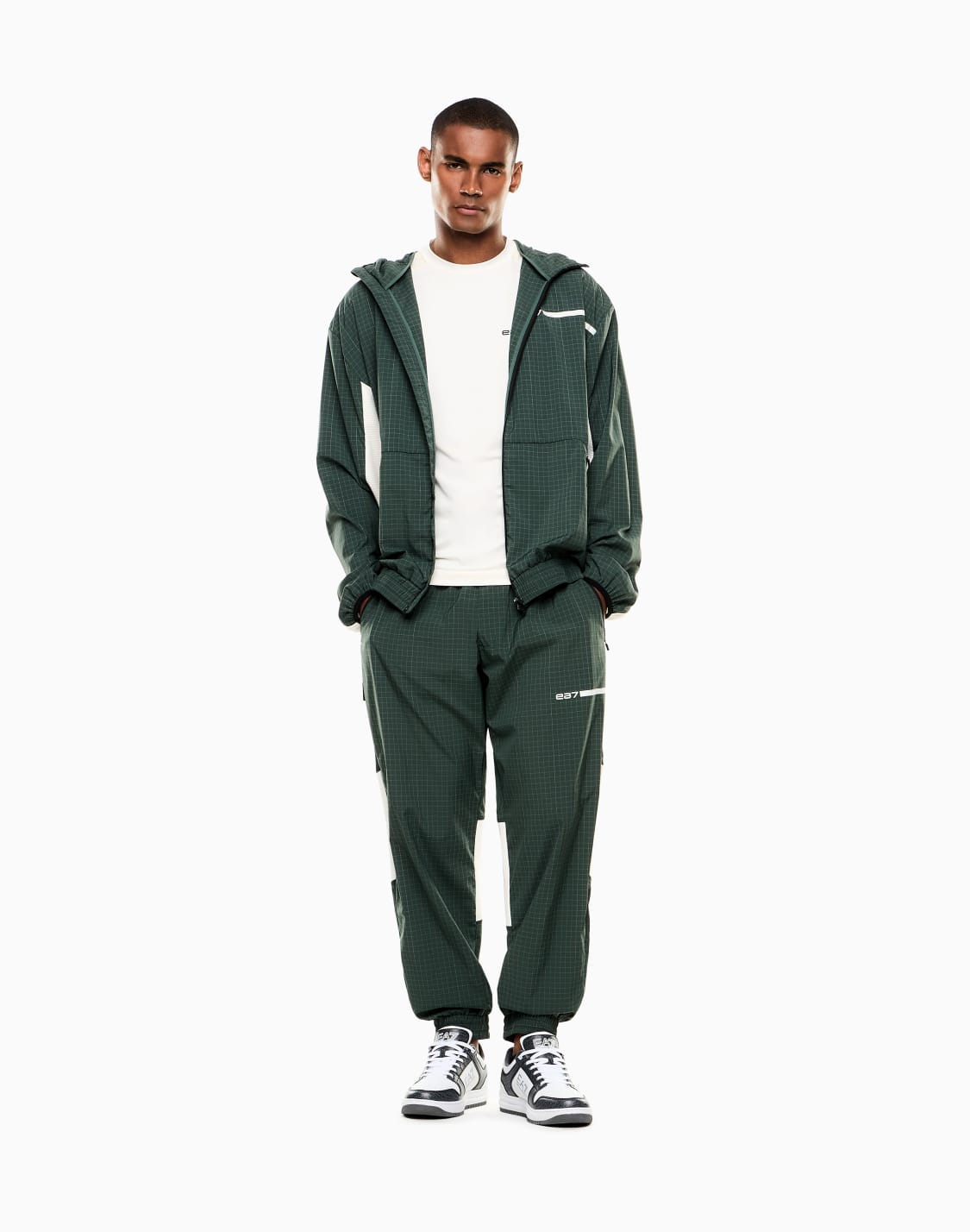 logo-series-nylon-trousers-green--ea7