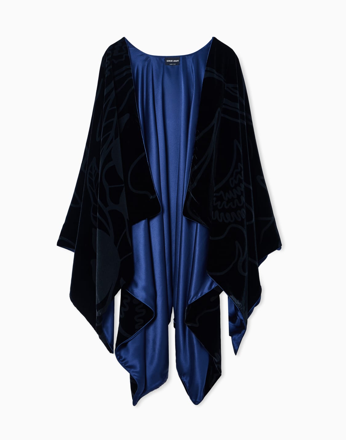 capa-de-terciopelo-devor-negro--giorgio-armani