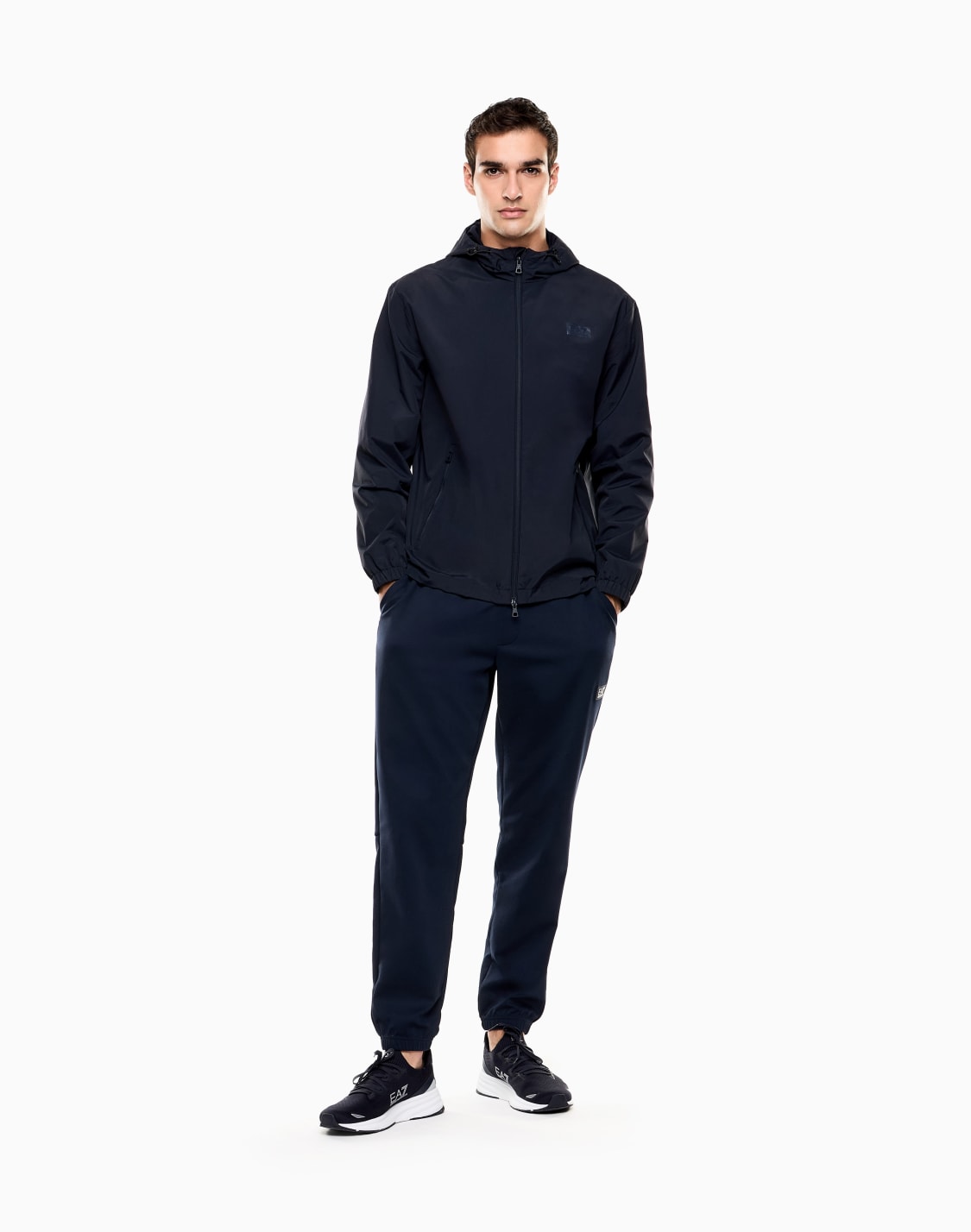 chaqueta-con-capucha-en-nailon-logo-series-azul-marino--ea7