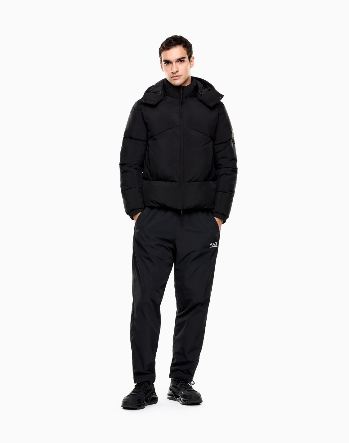 veste-rembourre-capuche-en-nylon-iris-noir--ea7