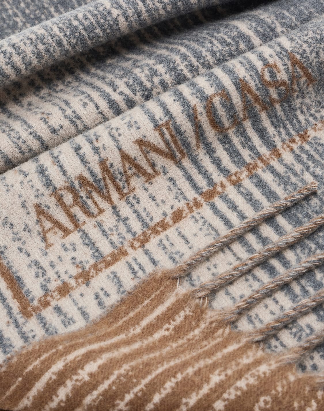 blankets-beige--armani-casa