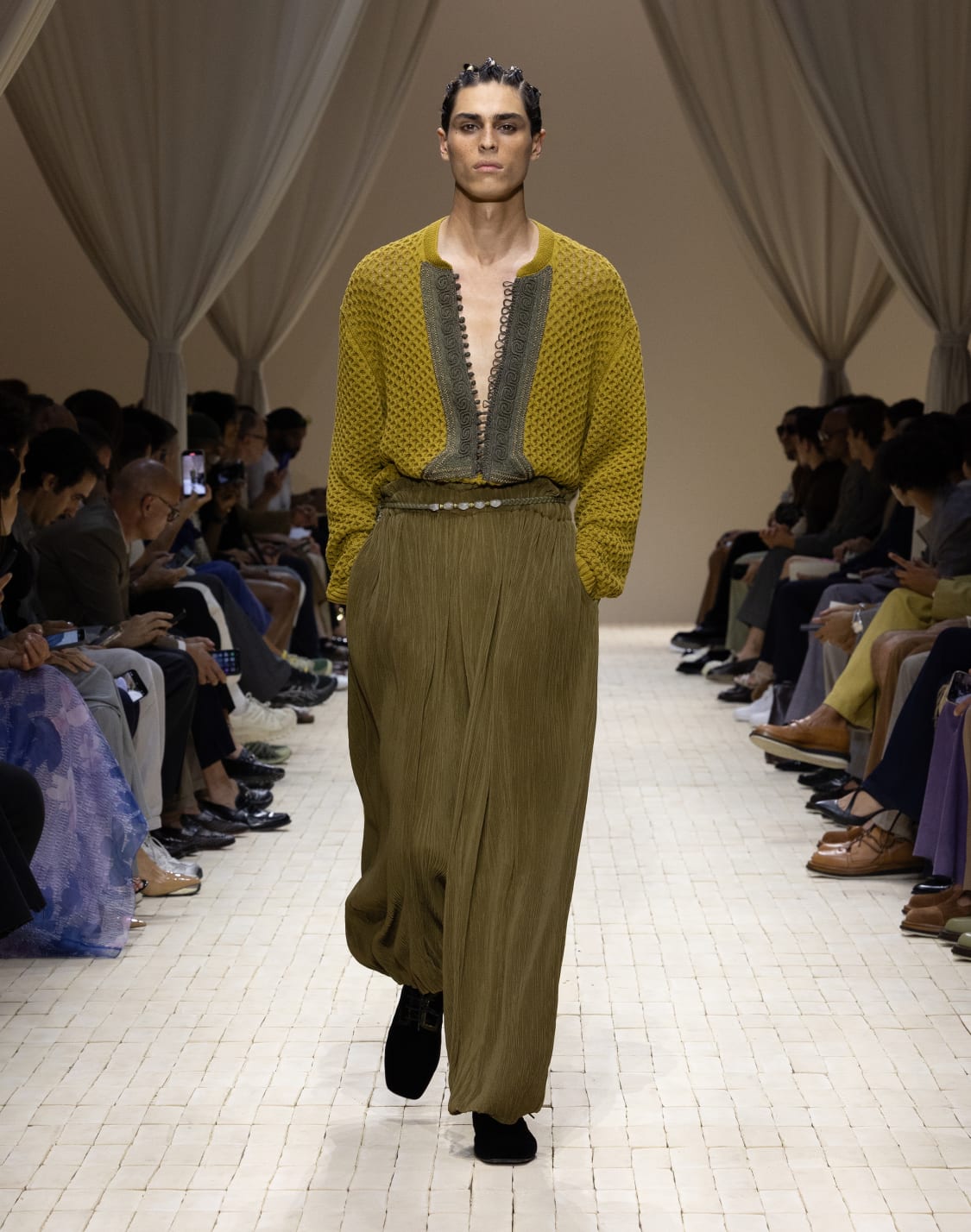 wide-trousers-in-micro-pleated-canvas-green--emporio-armani