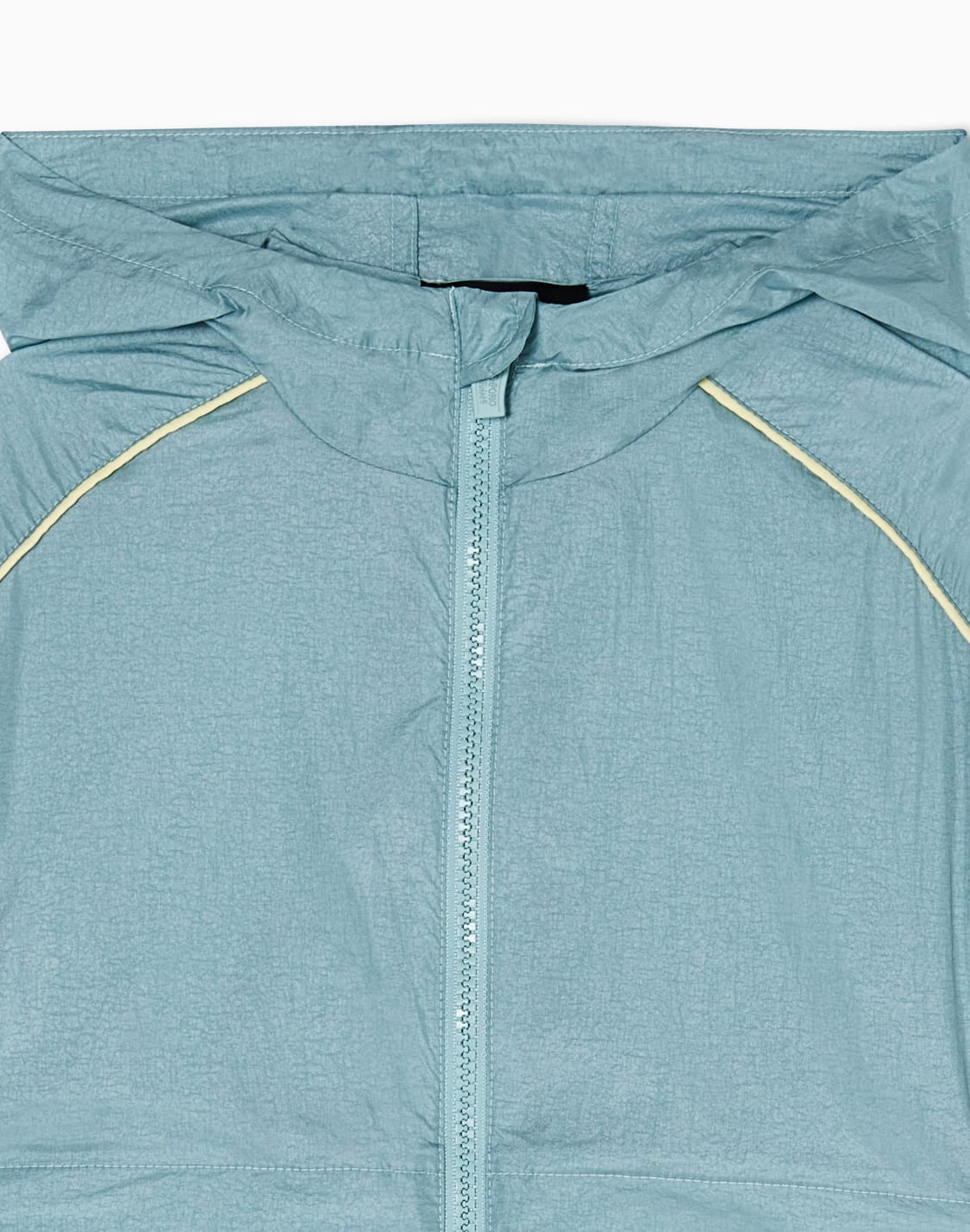 blouson-en-nylon-avec-capuche-et-passepoil-bleu-clair--emporio-armani