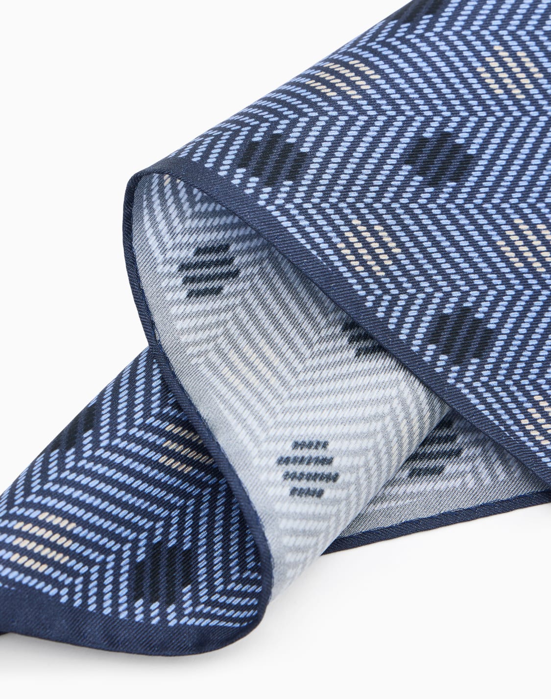 pochettes-de-costume-bleu-clair--giorgio-armani