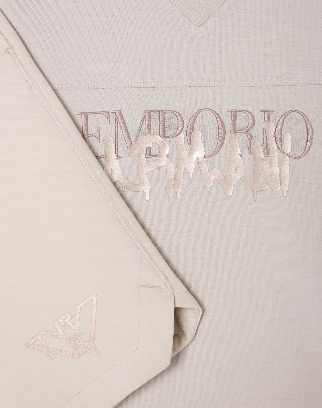 아웃핏-베이지--emporio-armani