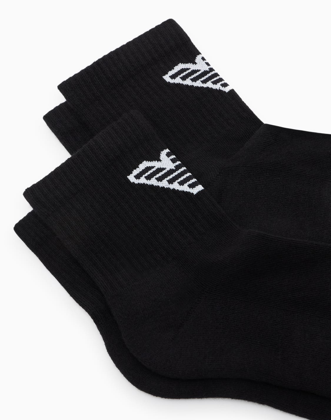 chaussettes-noir--emporio-armani