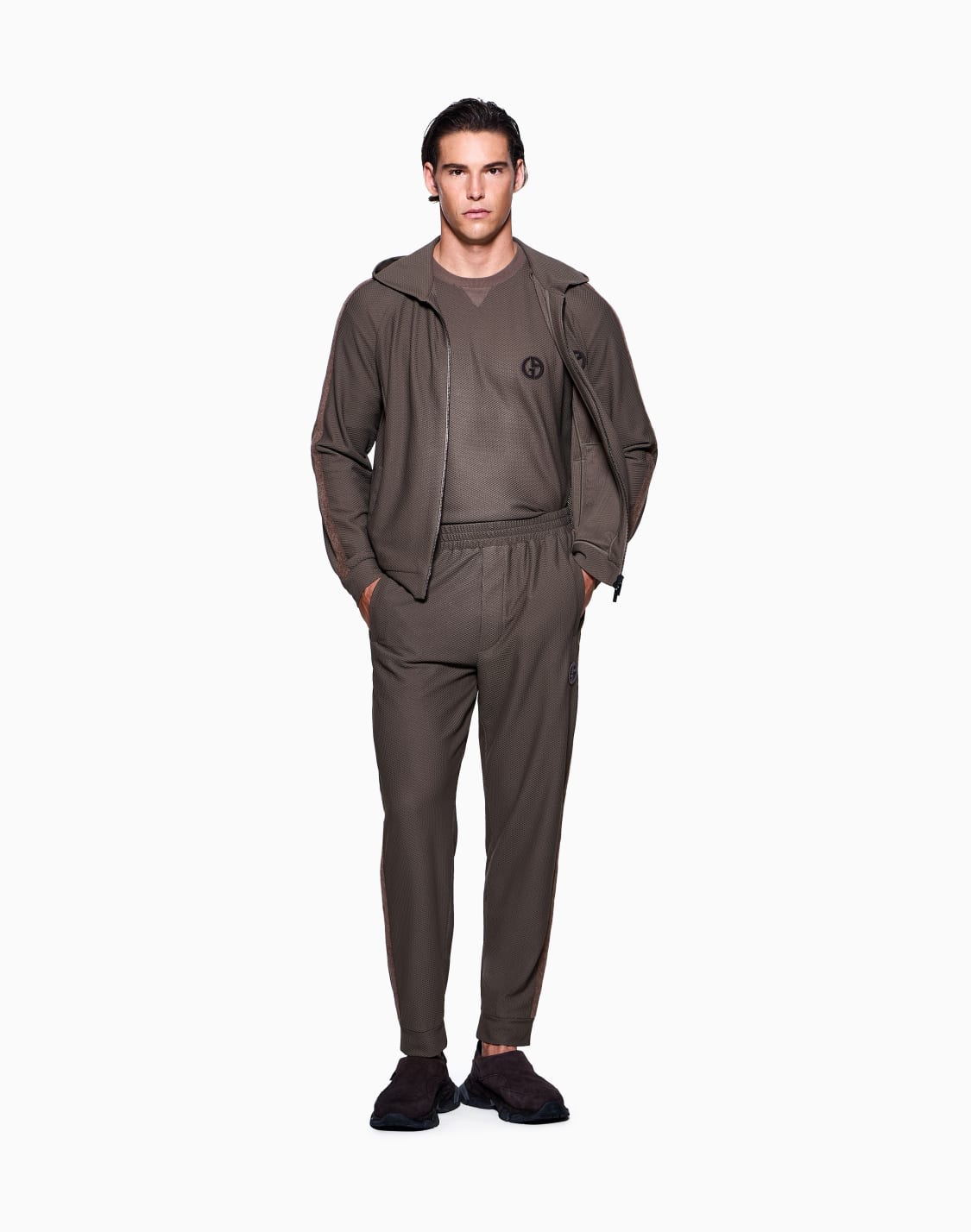 sweatshirt-mit-kapuze-aus-technischem-gaufr-beige--giorgio-armani