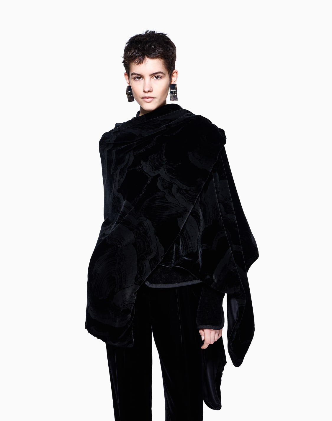 laser-cut-velvet-cape-black--giorgio-armani