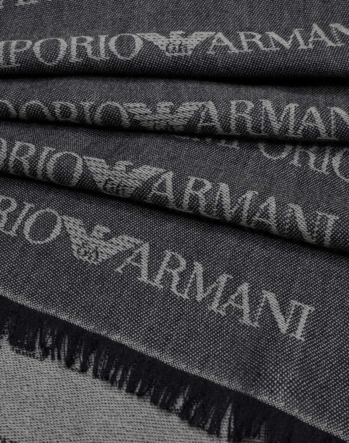 schal-aus-schurwollgemisch-mit-logo-lettering-in-jacquard-und-fransen-blau--emporio-armani