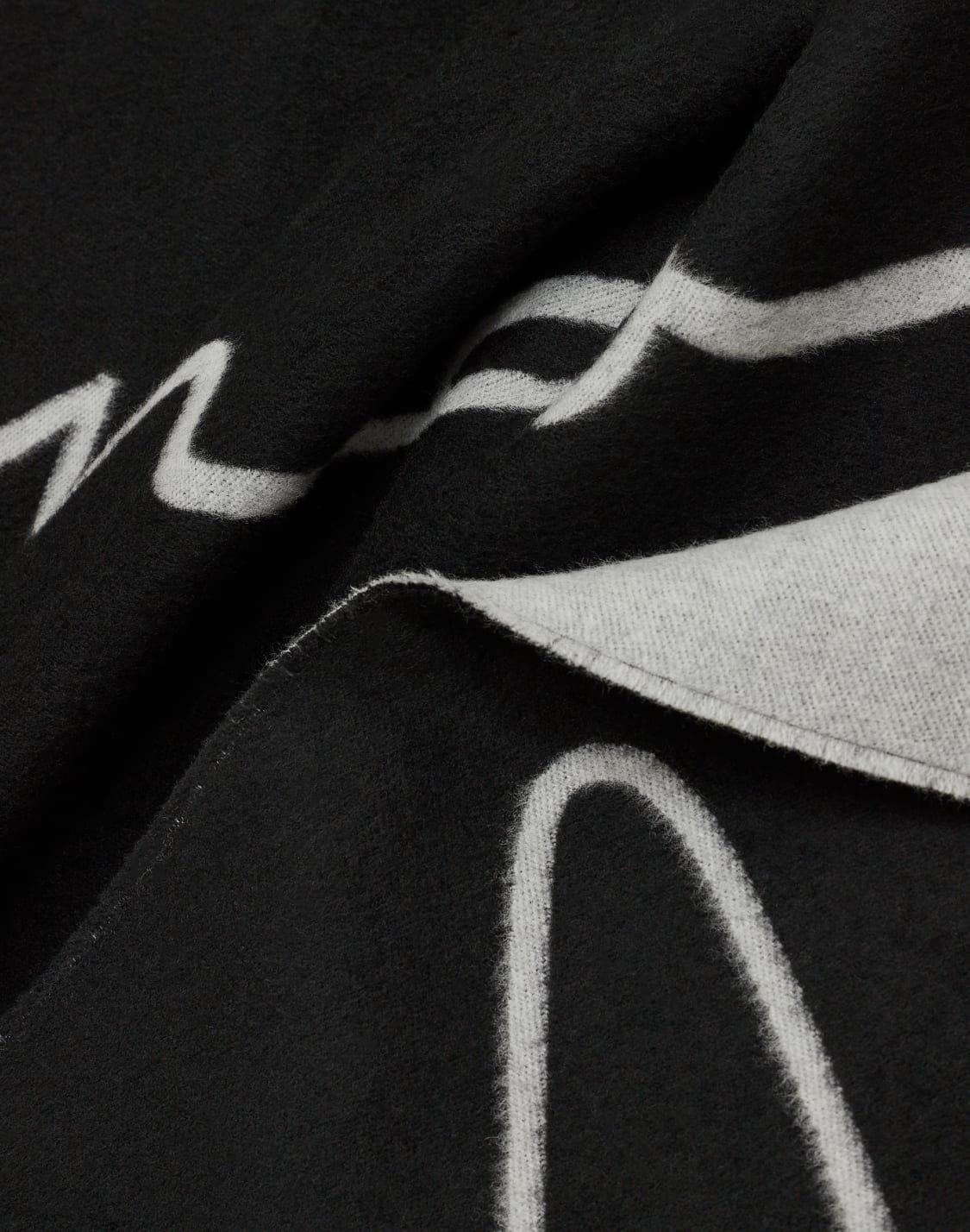 two-tone-wool-and-silk-scarf-with-signature-logo-black--giorgio-armani