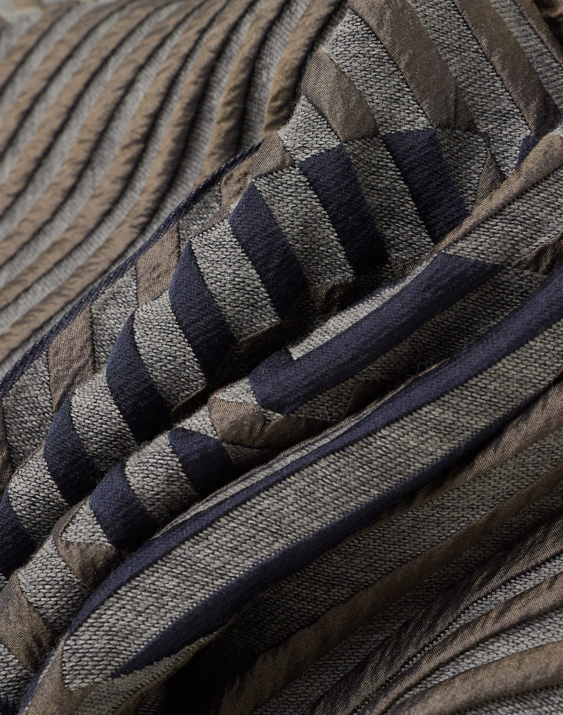 jacquard-virgin-wool-and-silk-stole-grey--giorgio-armani