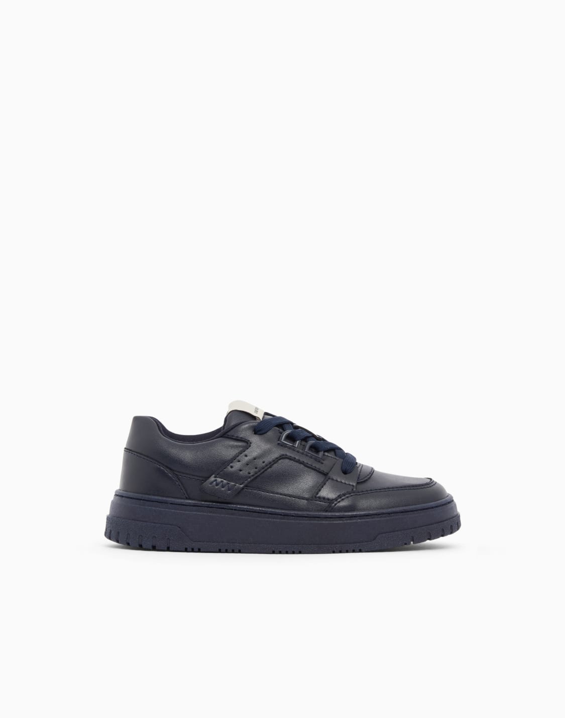 baskets-basses-en-cuir-brillant-avec-perforations-bleu-marine--emporio-armani