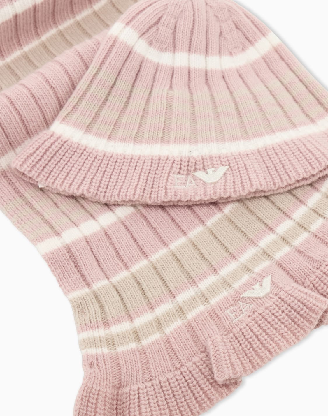 conjunto-de-gorro-y-bufanda-de-canal-con-logo-bordado-estampado--emporio-armani