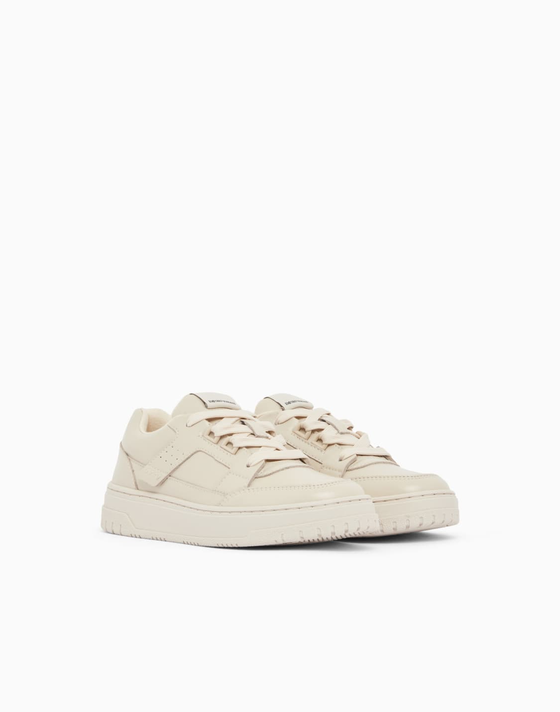 baskets-basses-en-cuir-brillant-avec-perforations-beige--emporio-armani