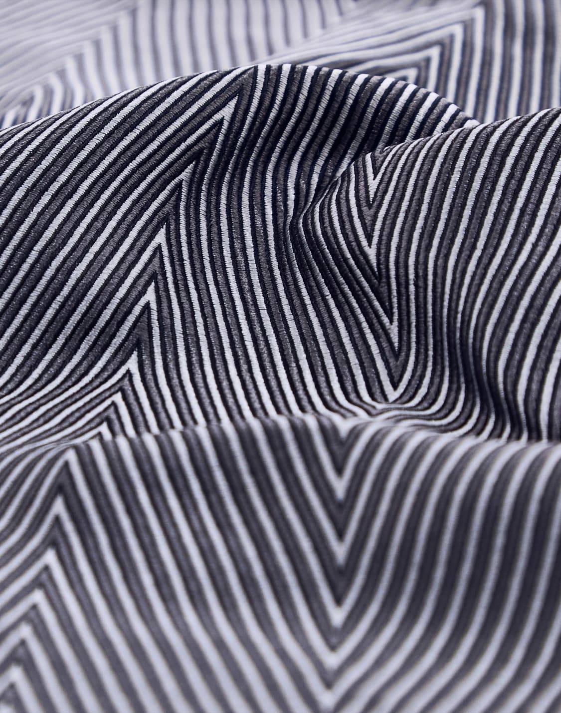 silk-pocket-square-with-herringbone-pattern-grey--giorgio-armani
