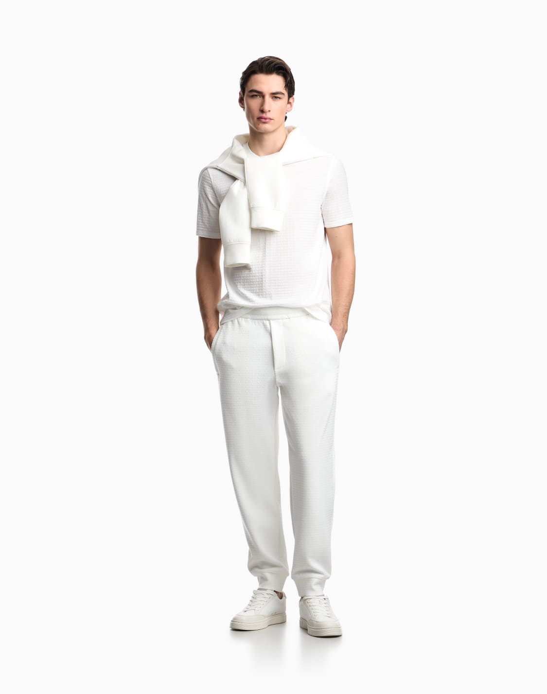 t-shirt-aus-jacquard-jersey-mit-allover-logo-schriftzug-wei--emporio-armani