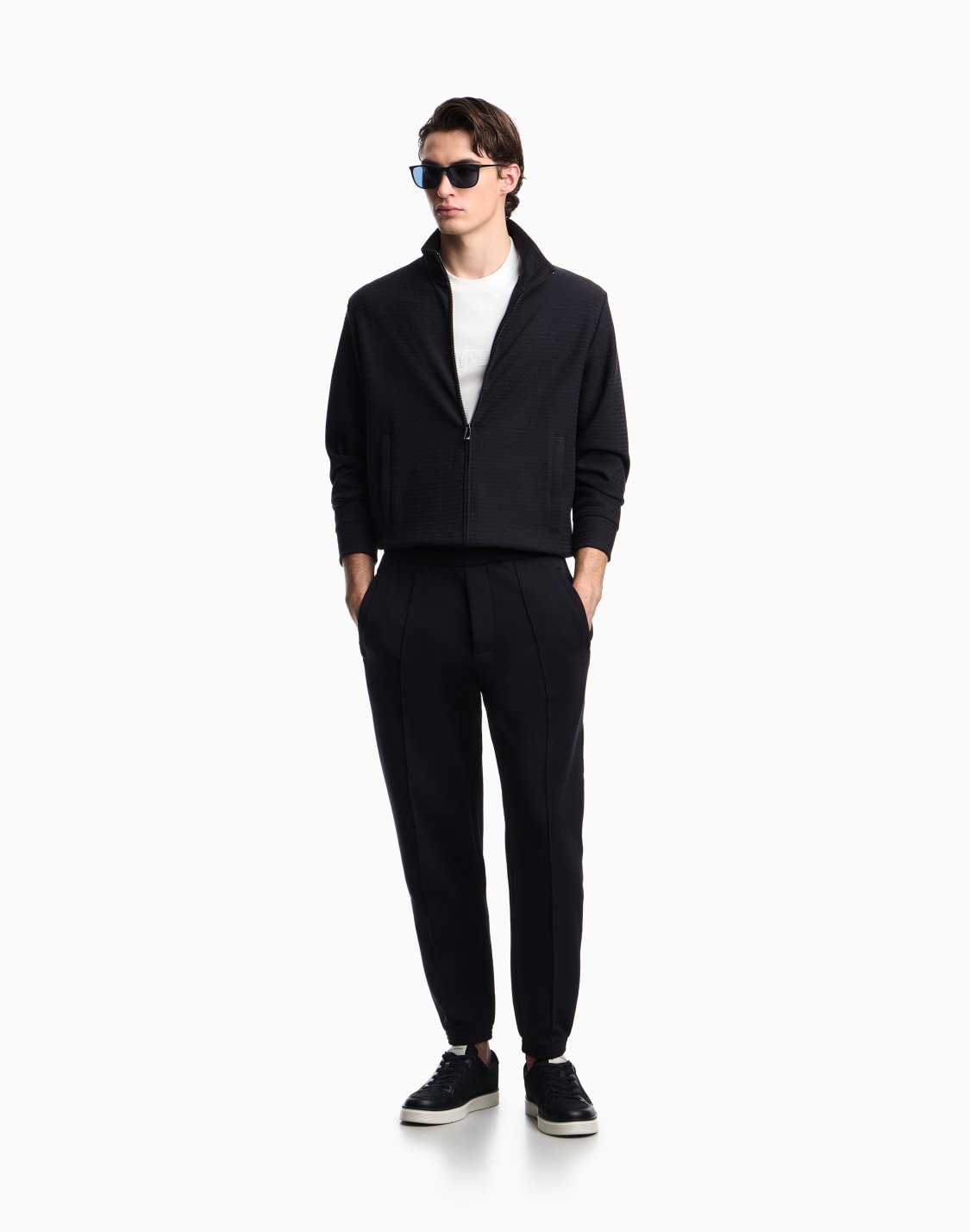 sweatshirt-mit-durchgehendem-reiverschluss-aus-interlock-jersey-aus-einer-lyocell-mischung-mit-jacquard-schriftzug-blau--emporio-armani