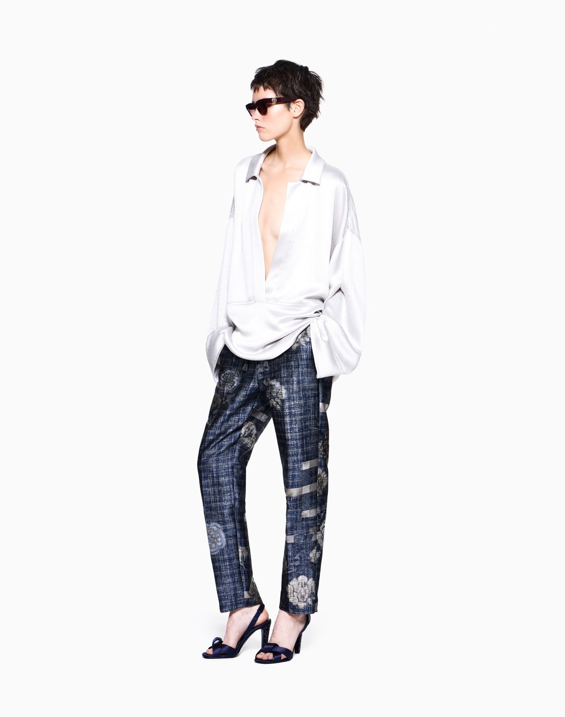 shirt-gehmmertes-satin-mit-tiefem-v-ausschnitt-und-reliefmuster-wei--giorgio-armani
