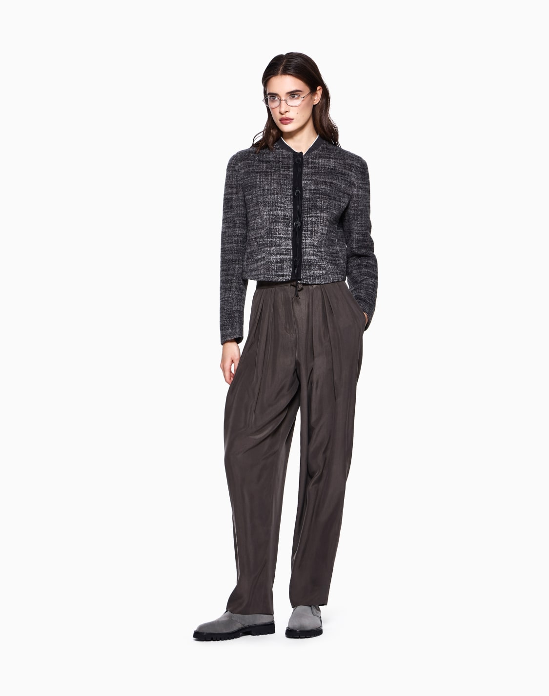 kurze-wolljacke-mit-hornknpfen-und-lederquasten-grau--giorgio-armani