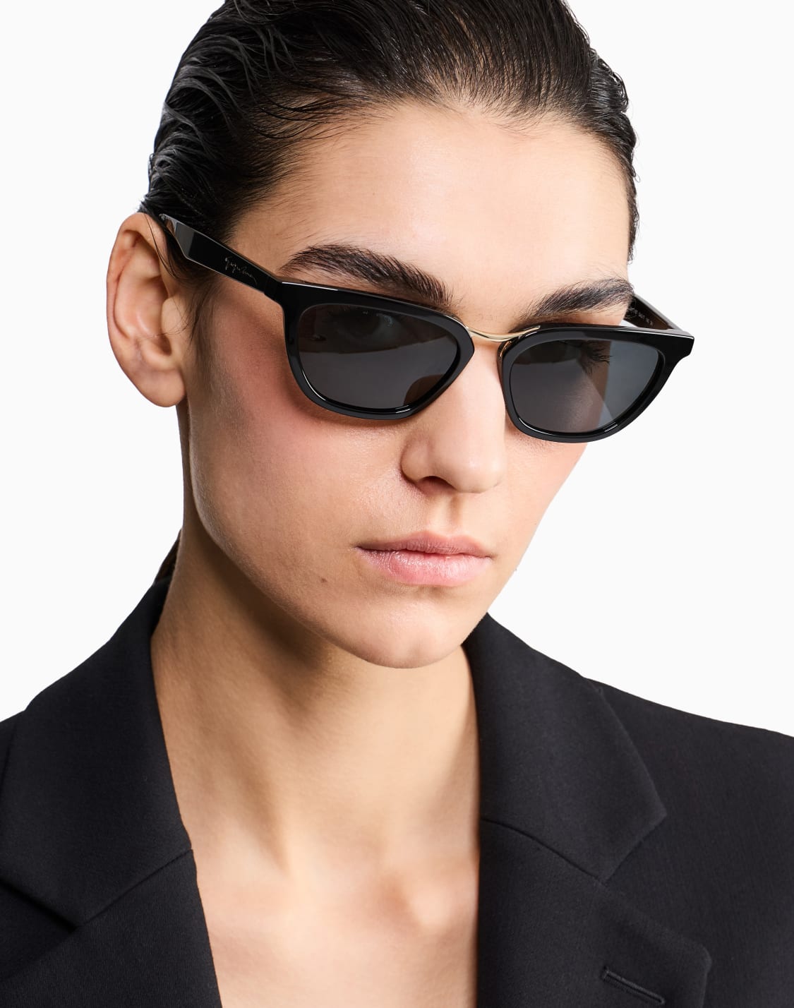 occhiali-da-sole-da-donna-forma-butterfly-nero--giorgio-armani