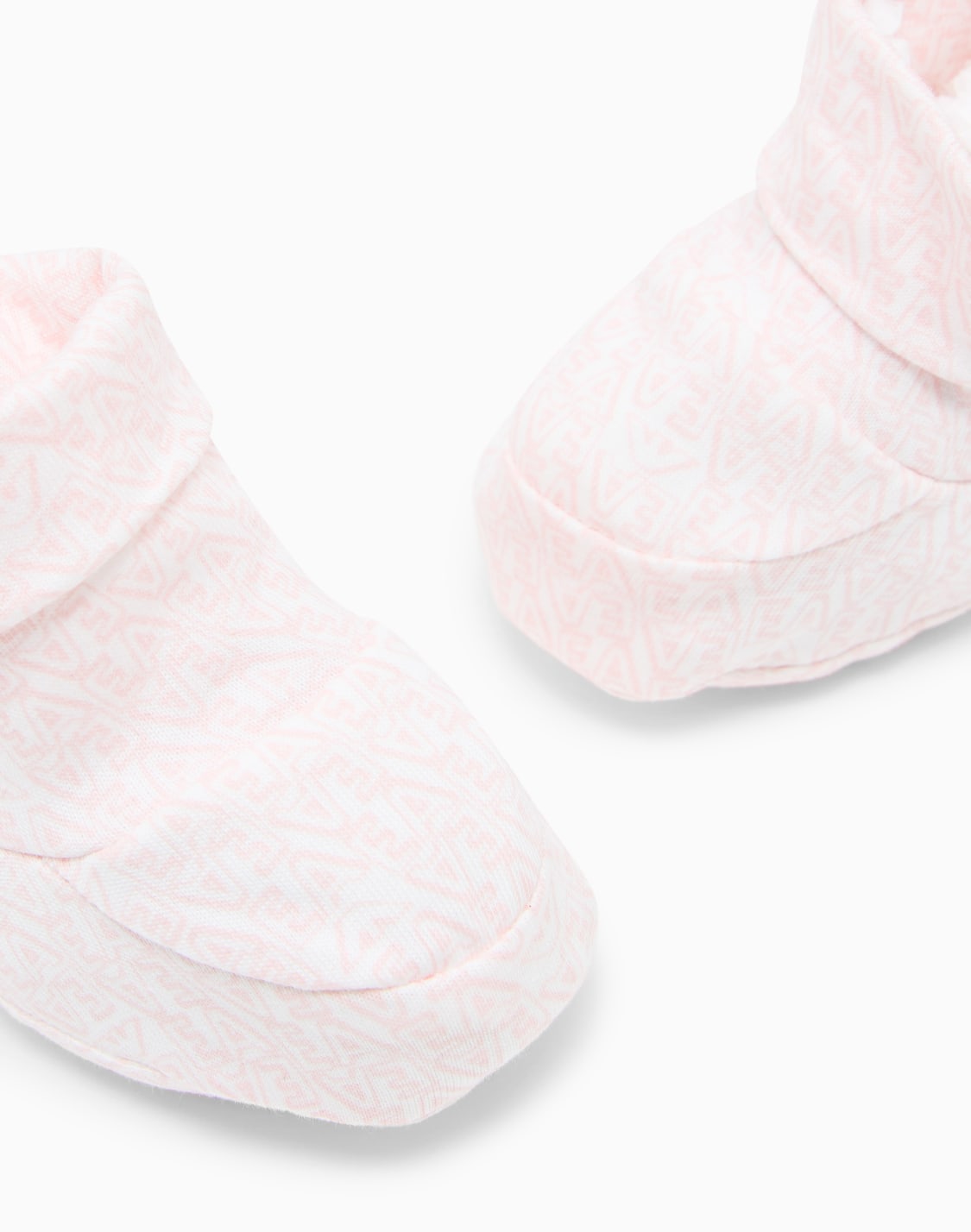 babyschuhe-aus-jersey-mit-allover-ea-print-pink--emporio-armani