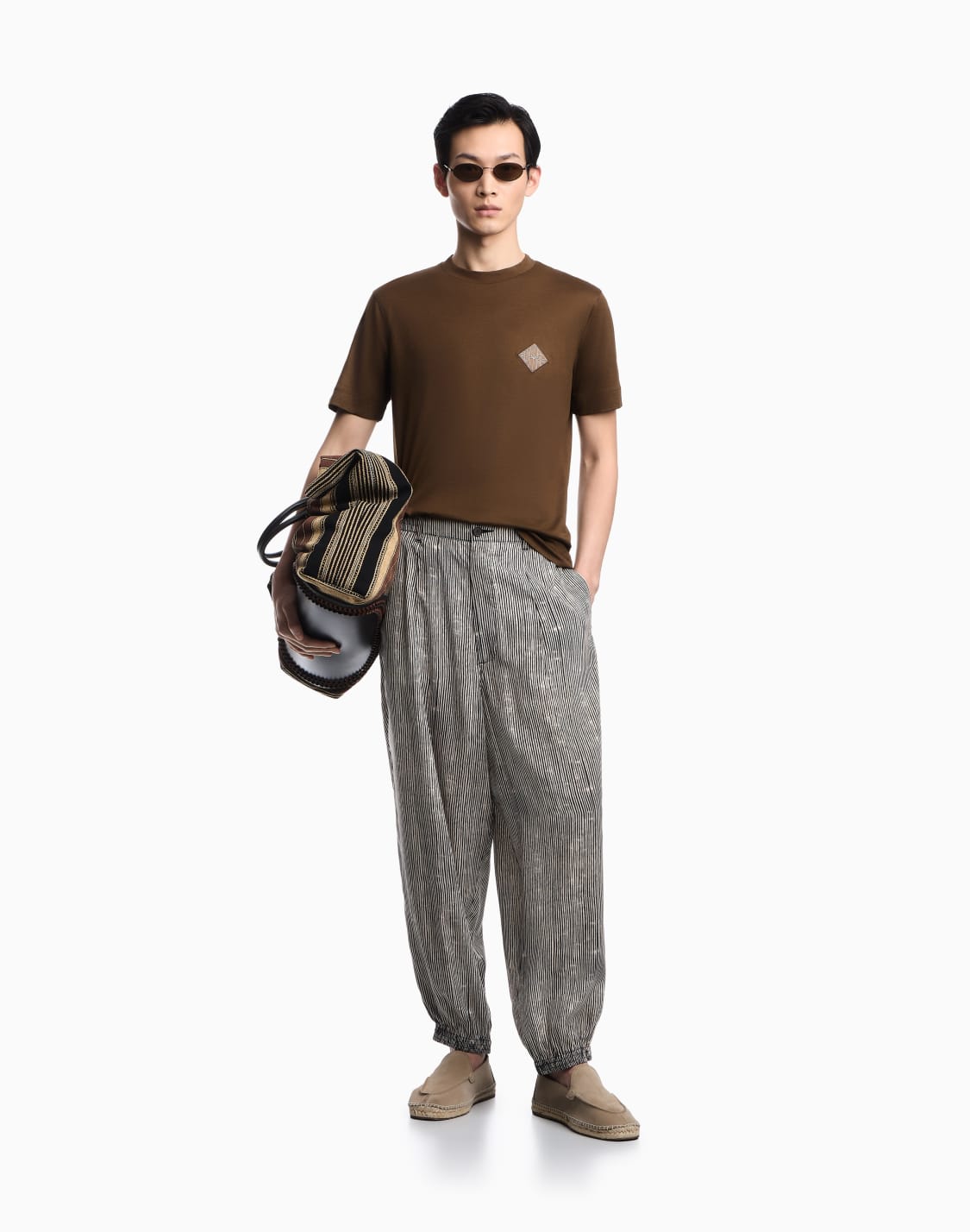 スリムフィットtシャツ-リヨセル混紡ジャジ-ロゴパッチ-ブラウン--emporio-armani