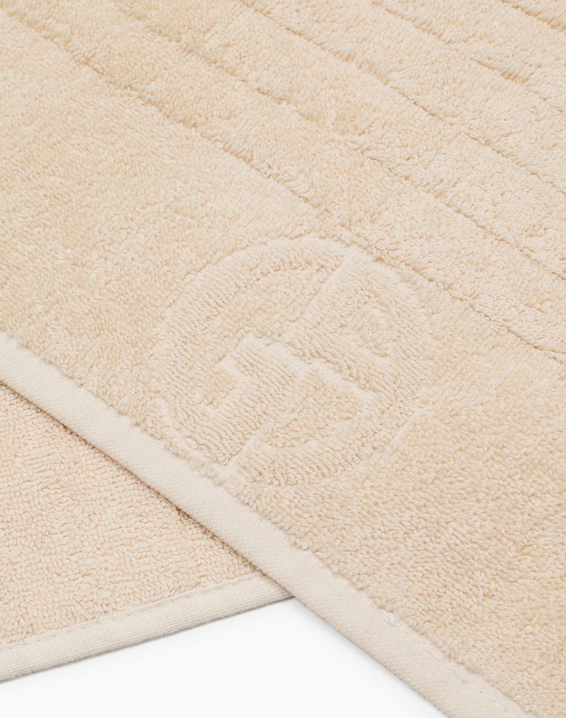 dorotea-body-towel-pleated-pattern-with-ga-logo-beige--armani-casa