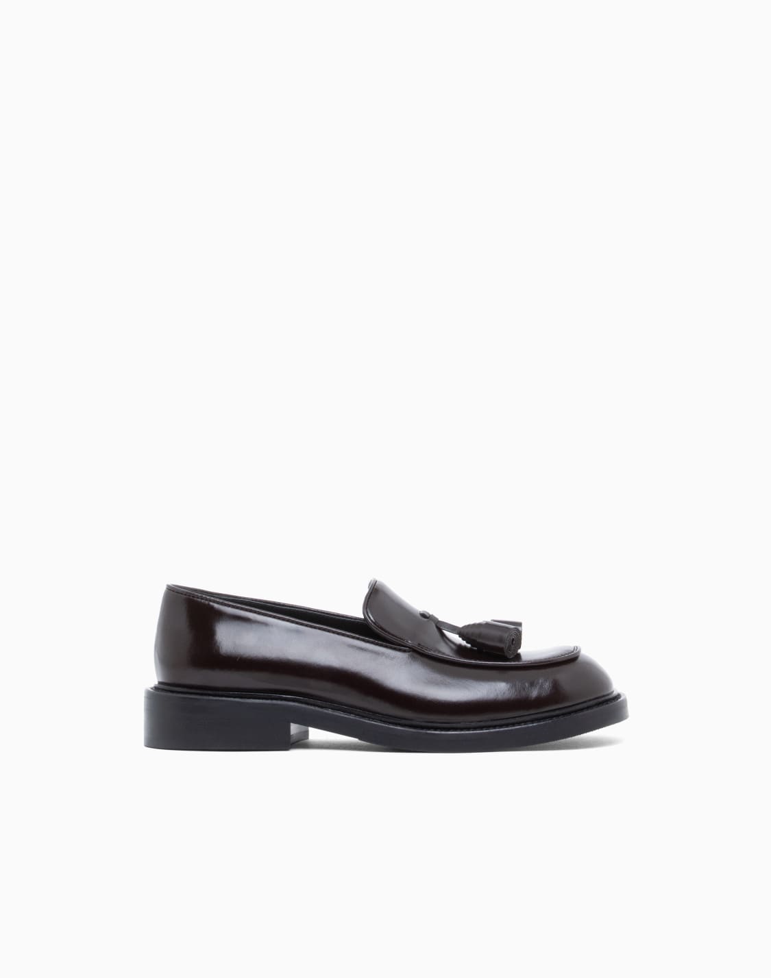 loafer-aus-glnzendem-leder-mit-quasten-und-robuster-sohle-braun--emporio-armani