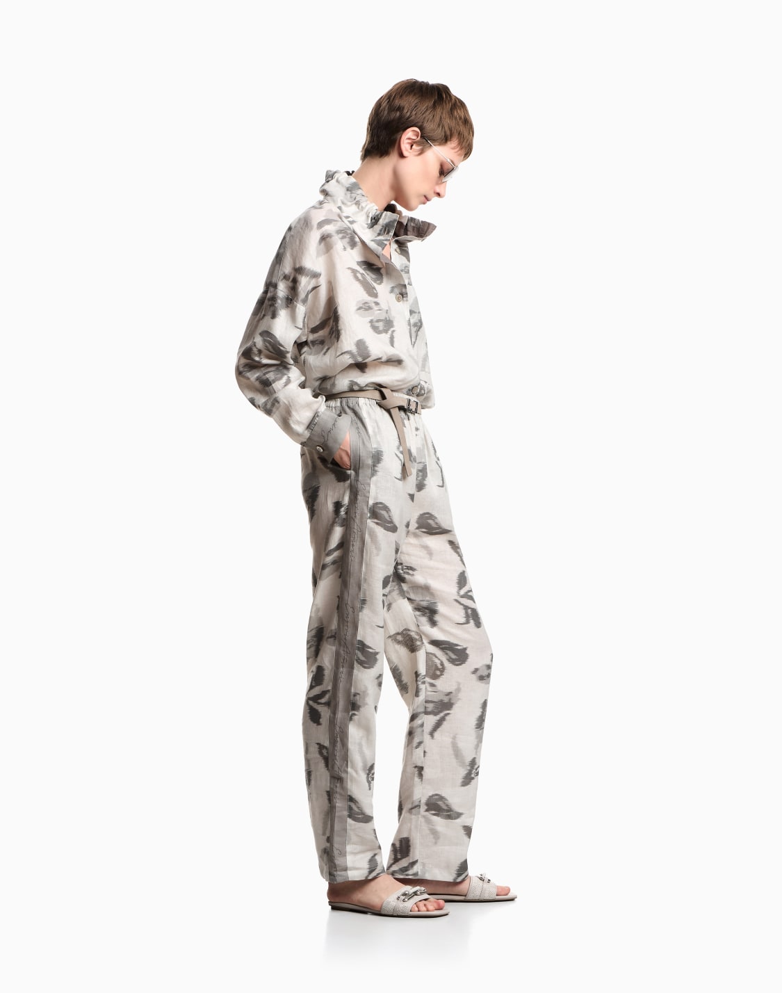 linen-shirt-with-a-chin-flower-print-and-high-collar-patterned--emporio-armani