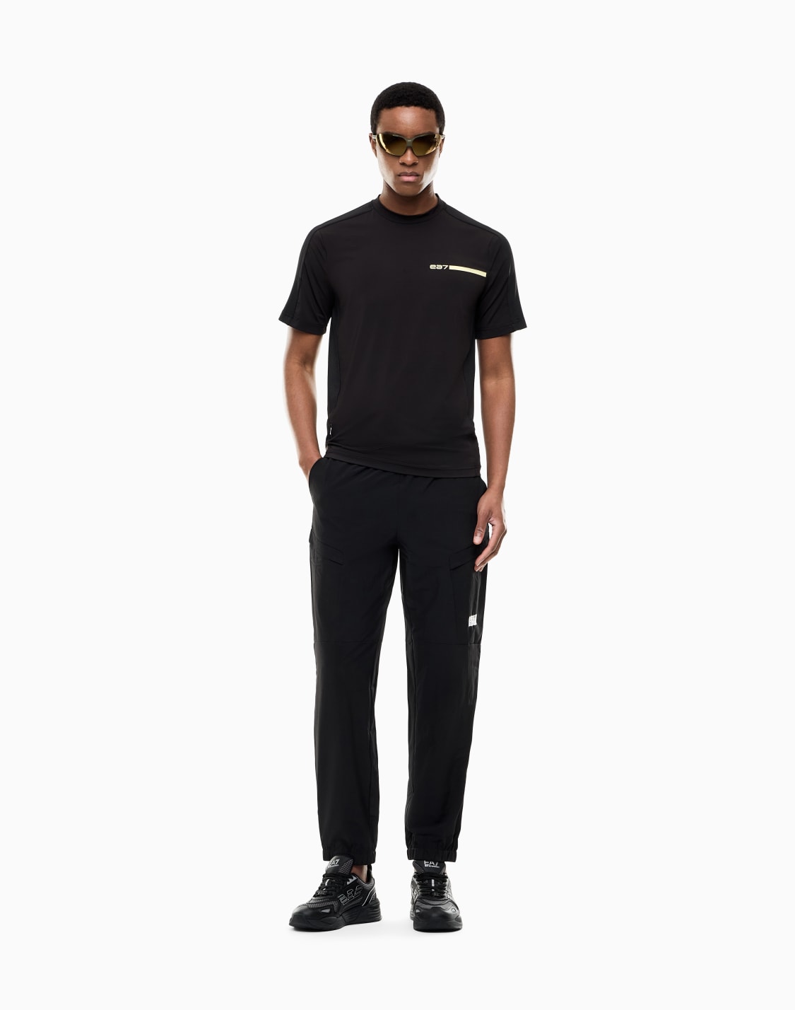 camiseta-en-tejido-tcnico-elstico-logo-series-negro--ea7