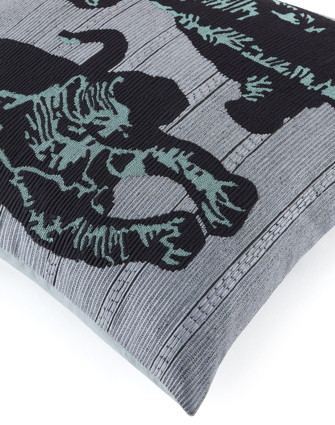 verve-cushion-panther-design-multicolored--armani-casa