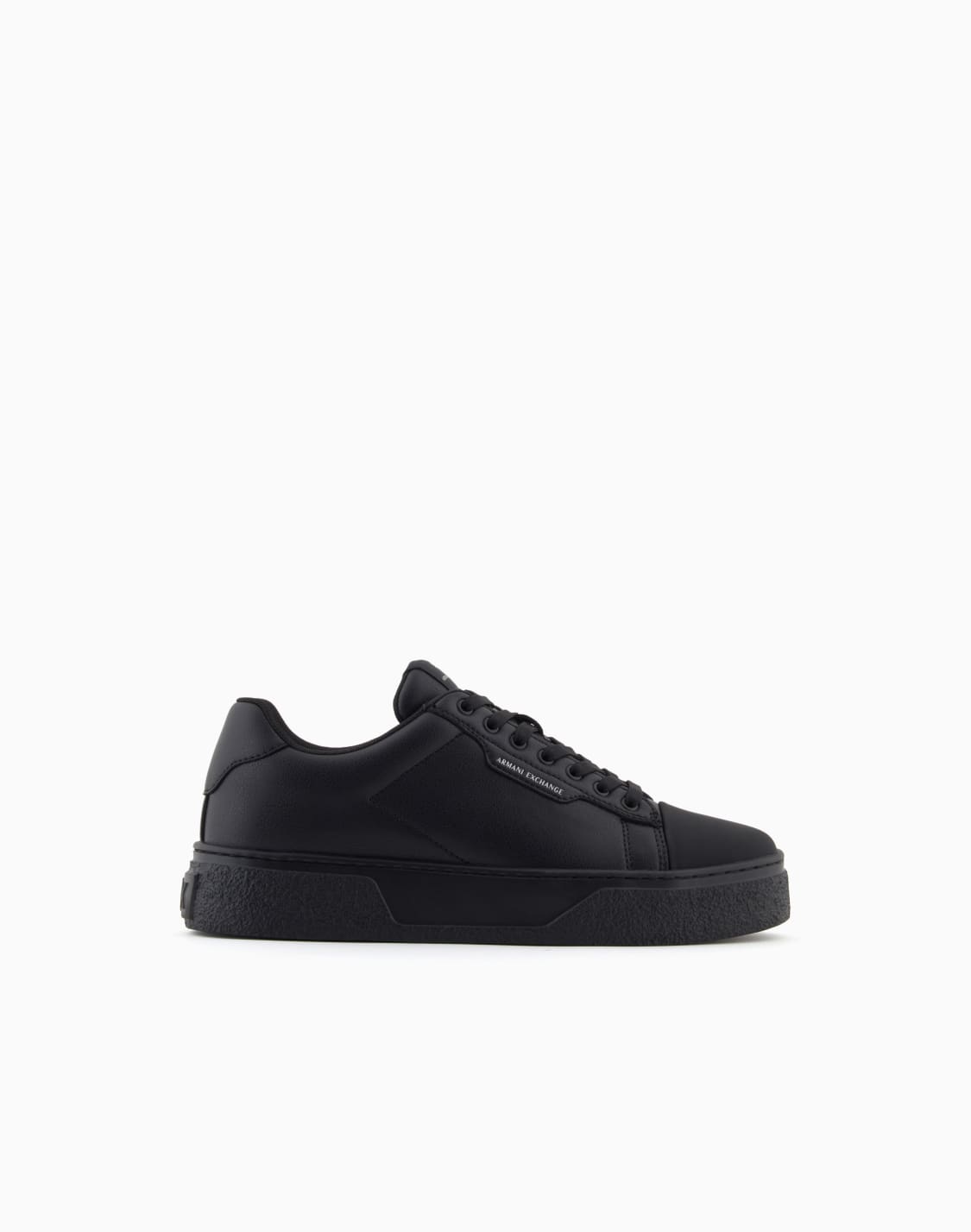 low-top-sneakers-in-smooth-leather-with-an-embossed-logo-블랙--armani-exchange