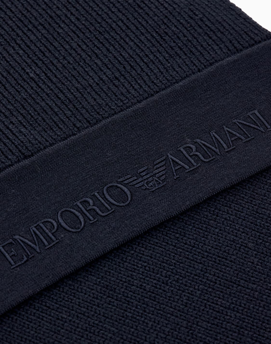bufanda-acanalada-de-lana-virgen-con-logotipo-en-relieve-azul-marino--emporio-armani