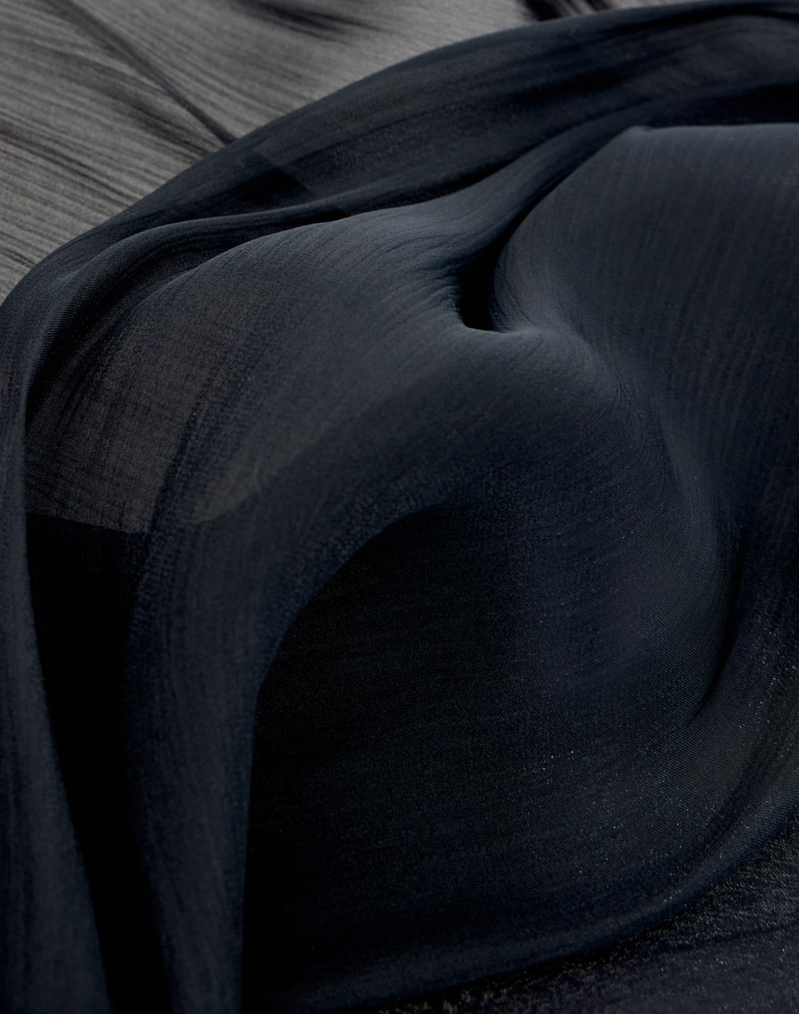 lightweight-sheer-scarf-with-a-subtle-sheen-black--emporio-armani