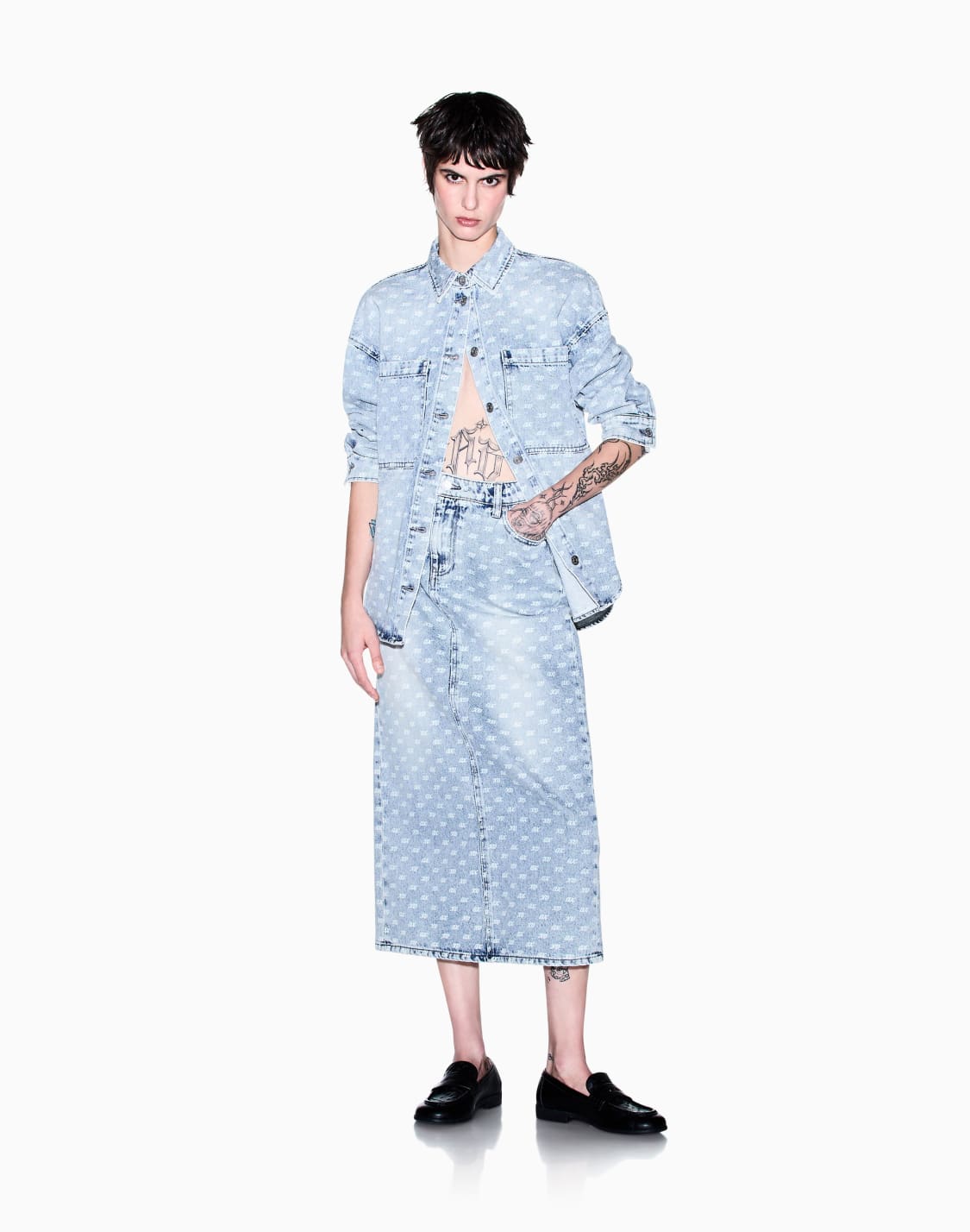 camisa-vaquera-con-bolsillos-y-estampado-integral-azul--armani-exchange