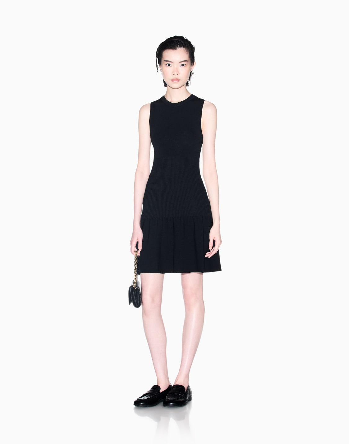 vestido-ajustado-de-punto-sin-mangas-con-falda-acampanada-negro--armani-exchange