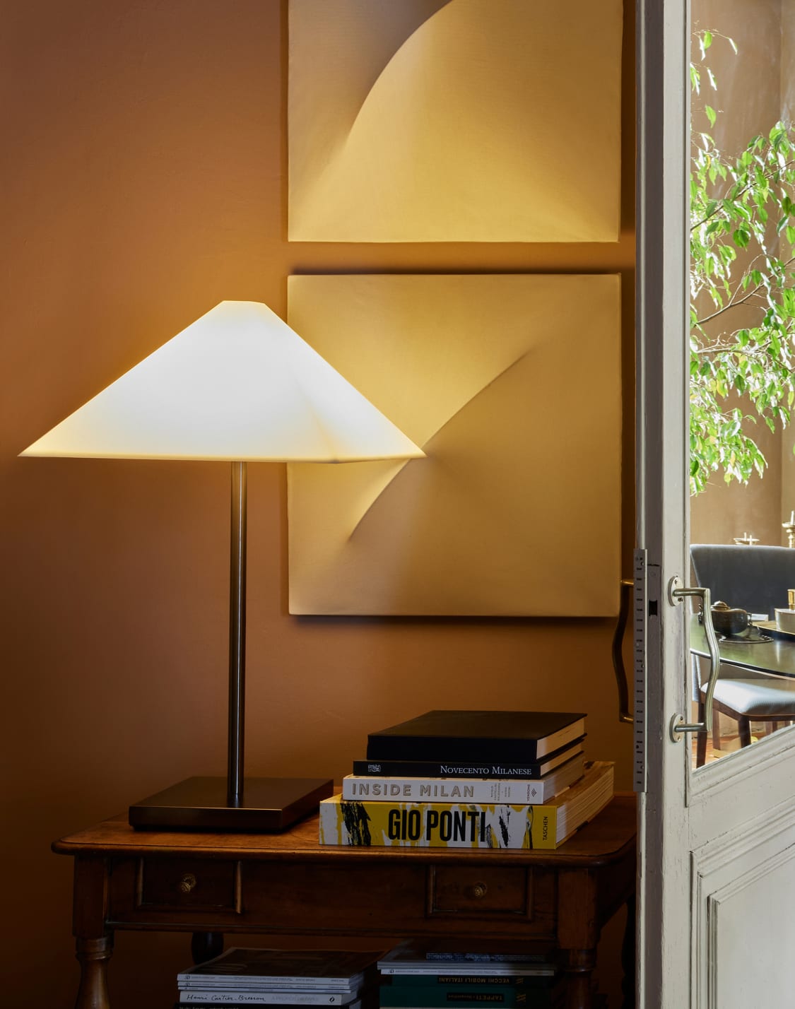 logo-table-lamp-white--armani-casa