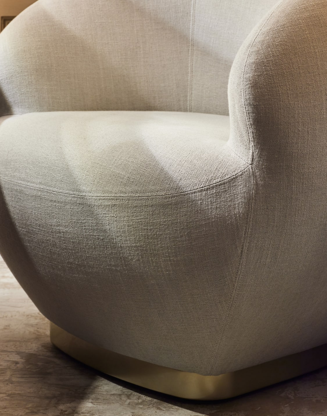 fauteuil-rond-blanc--armani-casa