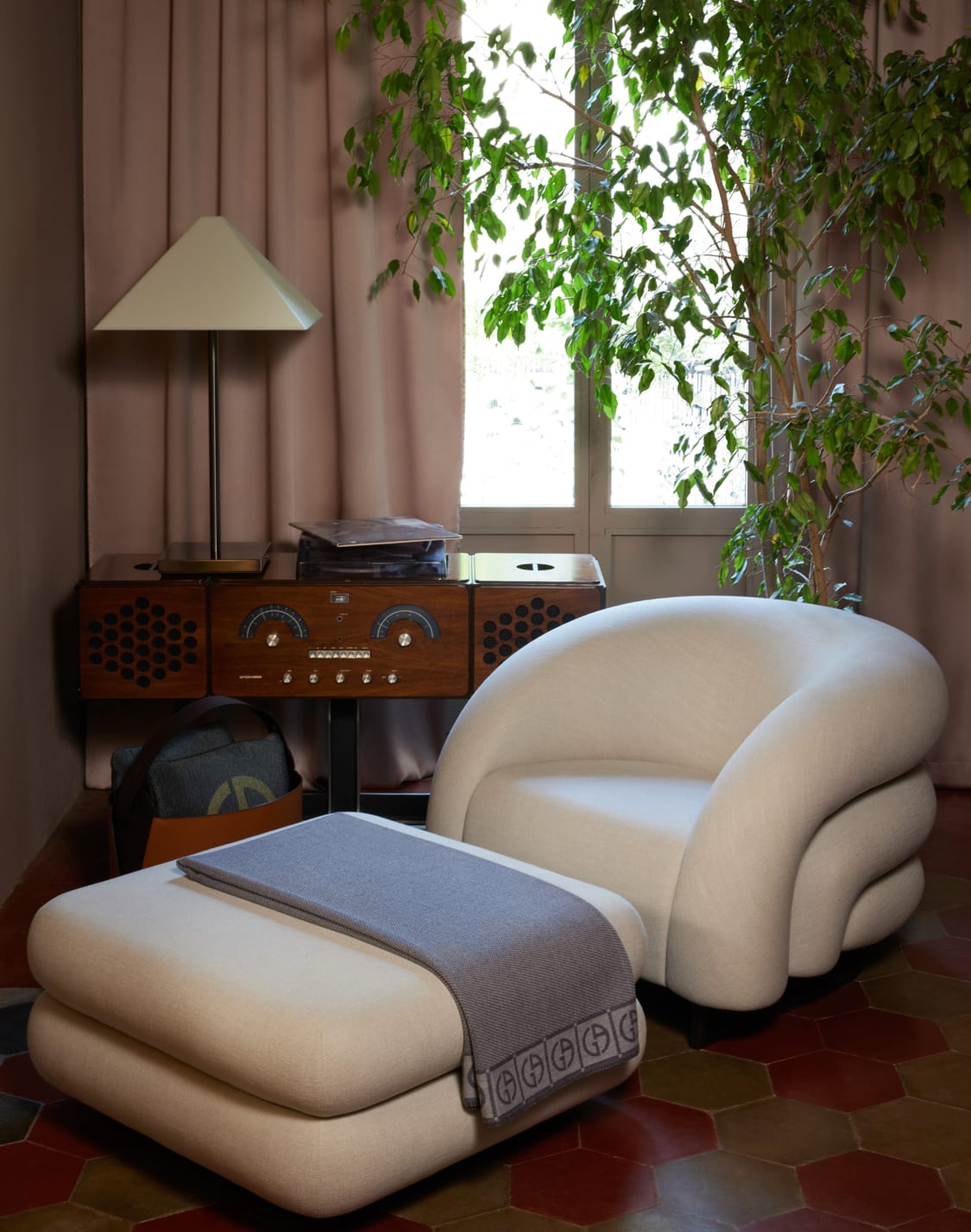 baloon-armchair-and-footrest-multicolored--armani-casa