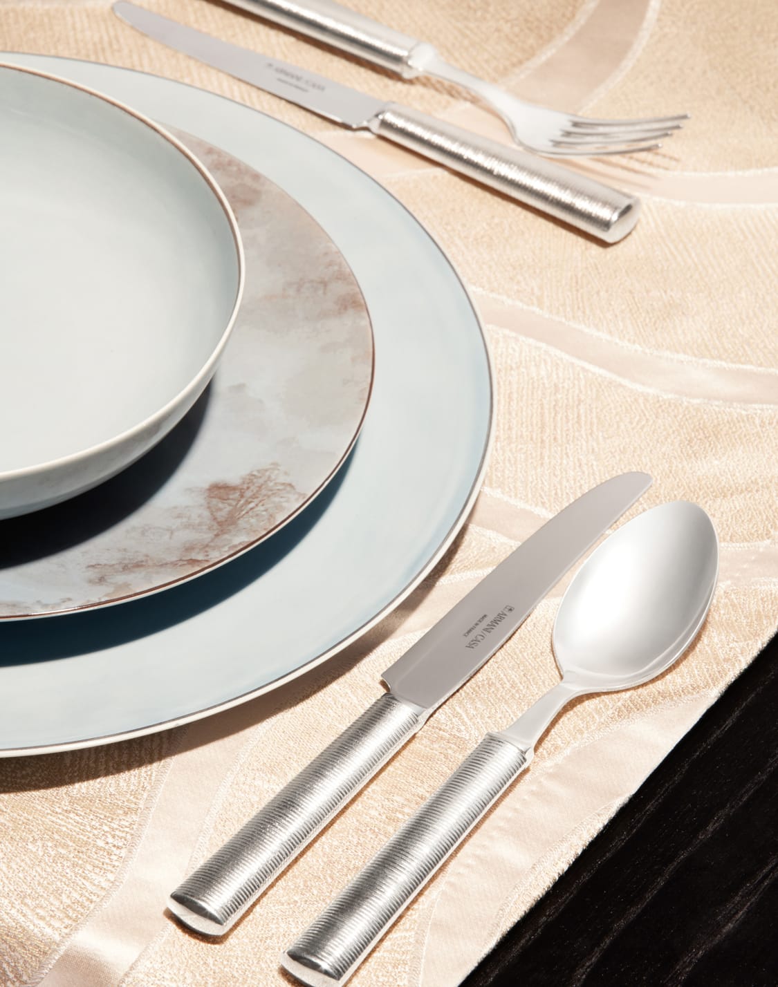 lauren-posate-argento--armani-casa