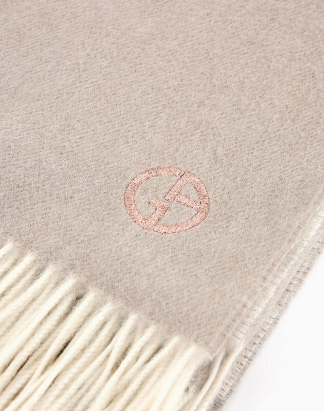 phoebe-plaid-beige--armani-casa