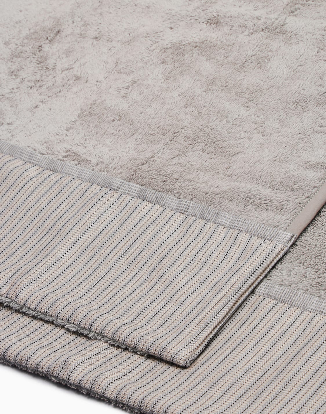 petty-towels-grey--armani-casa