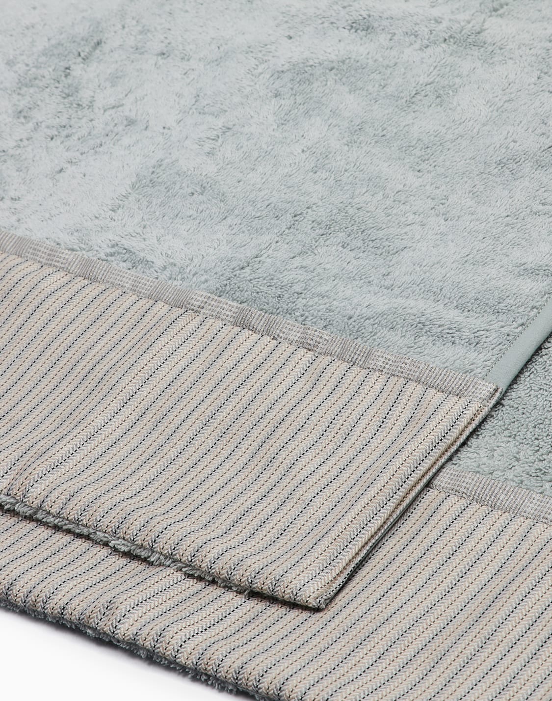 petty-towels-grey--armani-casa